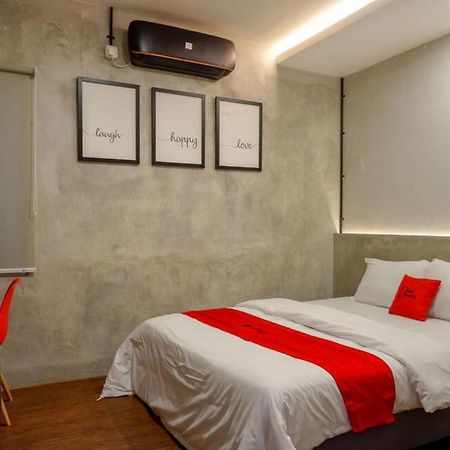 Reddoorz Plus Near Kawasan Sam Poo Kong Semarang Esterno foto