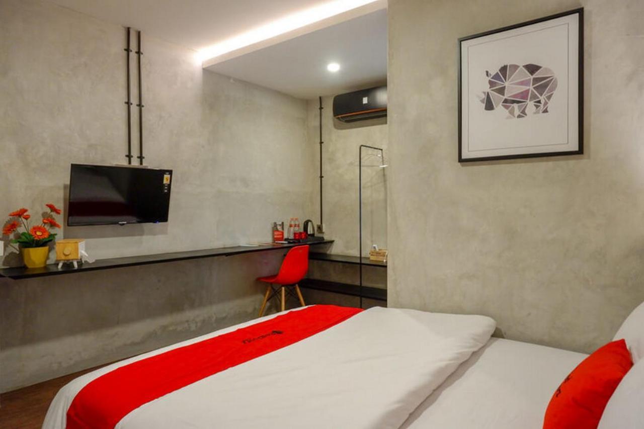 Reddoorz Plus Near Kawasan Sam Poo Kong Semarang Esterno foto
