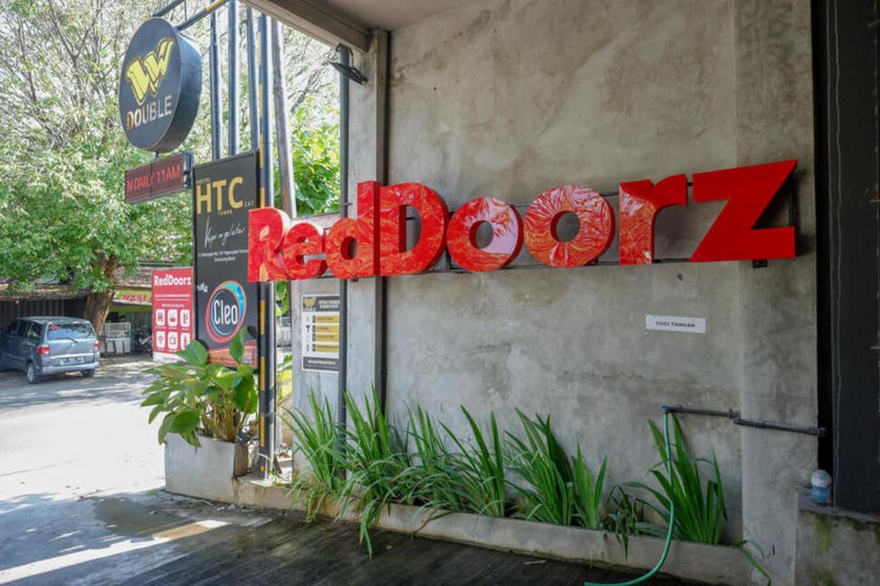 Reddoorz Plus Near Kawasan Sam Poo Kong Semarang Esterno foto