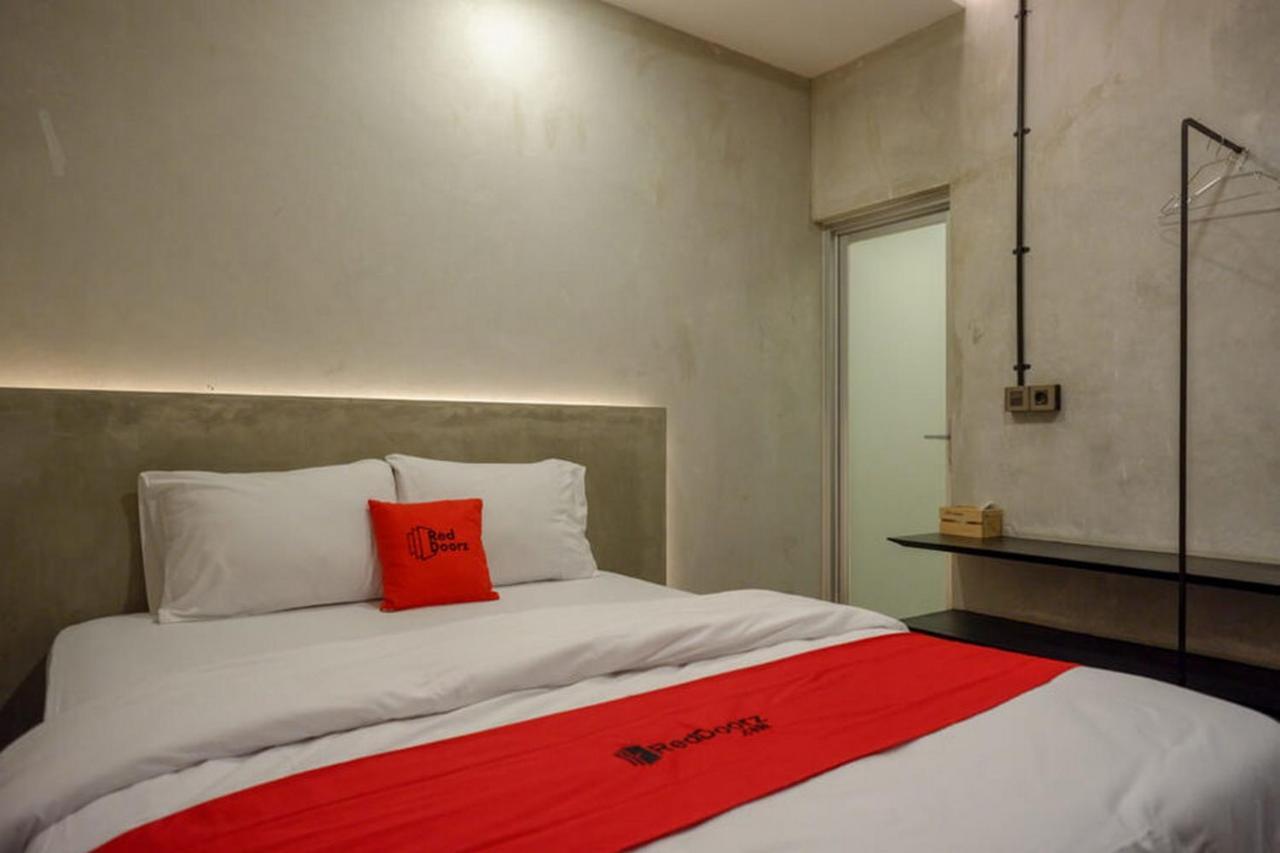 Reddoorz Plus Near Kawasan Sam Poo Kong Semarang Esterno foto