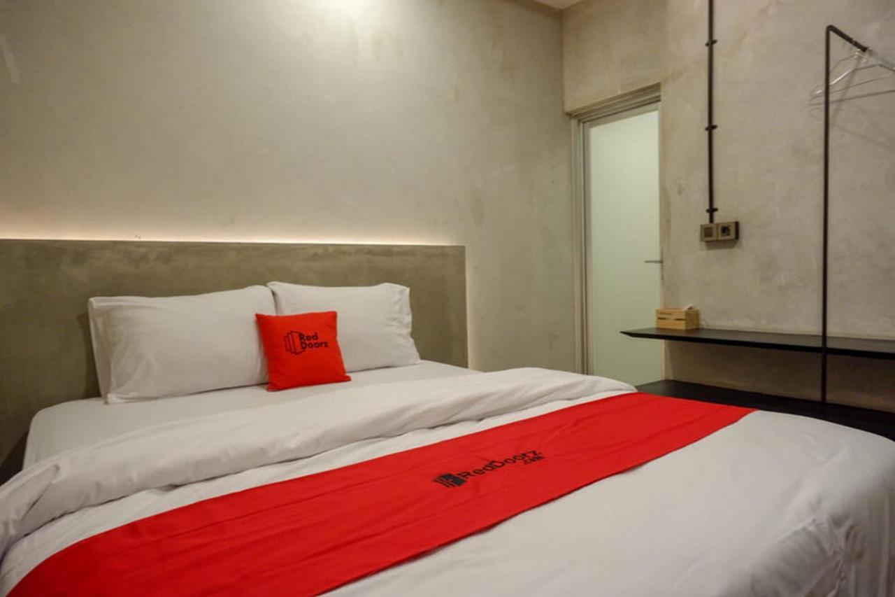 Reddoorz Plus Near Kawasan Sam Poo Kong Semarang Esterno foto