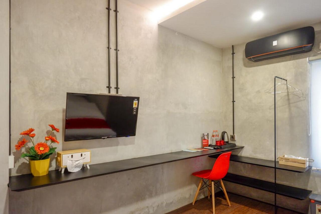 Reddoorz Plus Near Kawasan Sam Poo Kong Semarang Esterno foto