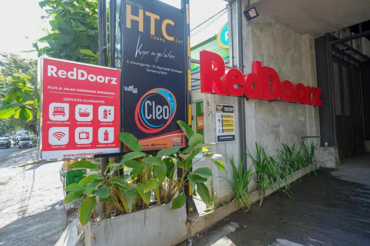 Reddoorz Plus Near Kawasan Sam Poo Kong Semarang Esterno foto