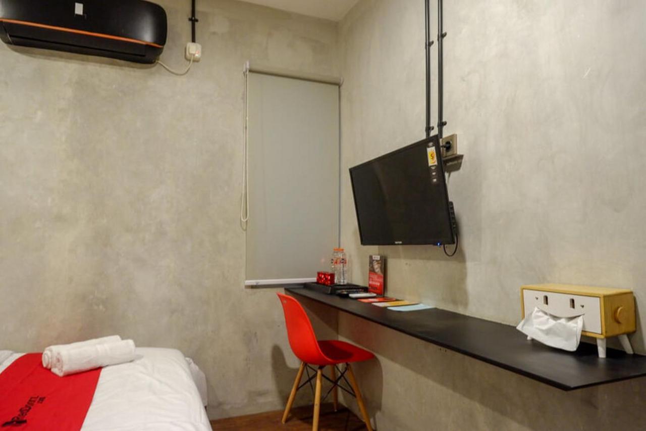Reddoorz Plus Near Kawasan Sam Poo Kong Semarang Esterno foto