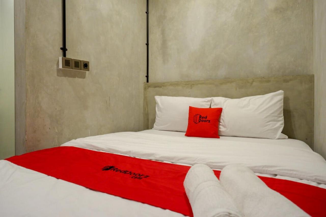 Reddoorz Plus Near Kawasan Sam Poo Kong Semarang Esterno foto